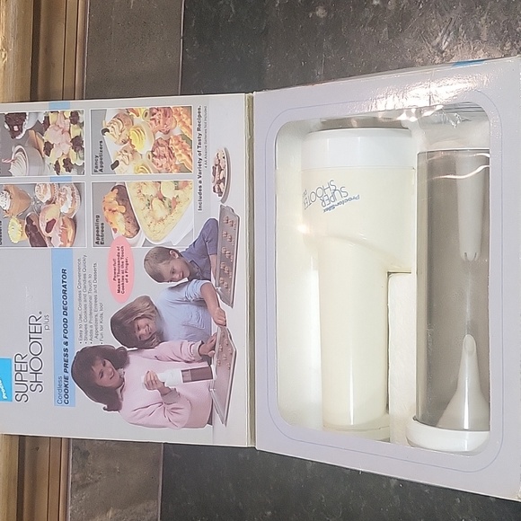 Super Shooter Cookie Press/ Food Decorator Gun Kit - Picture 3 of 9